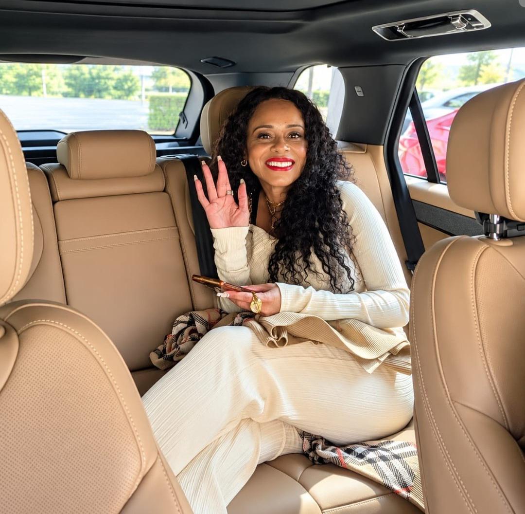 Tamara Henry smiling and waving